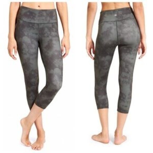 Athleta High Rise Cloud Chaturanga Capri Size XS - Picture 1 of 5